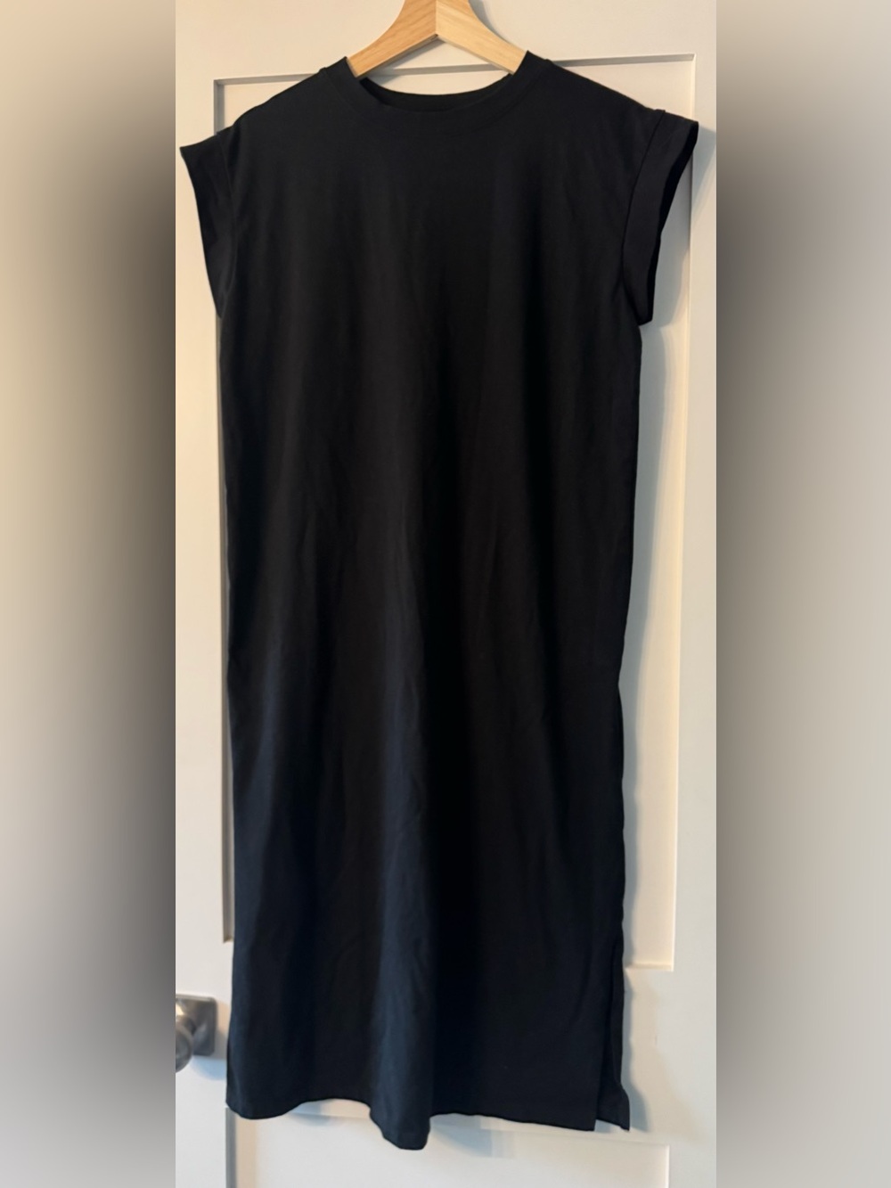 Everyday Black Cap-Sleeve Midi Dress